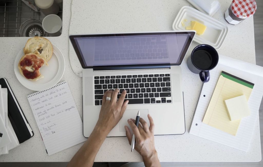 ¿Cómo pueden las empresas asegurar sus puestos de trabajo digitales?