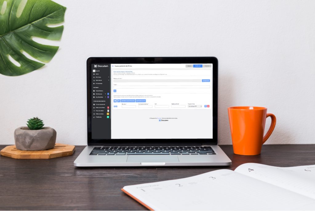 portatil con aplicacion docuten esign de ekamat