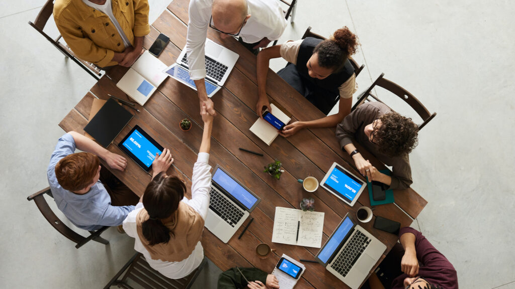 Deloitte y Teradata se asocian para ayudar a sus clientes a aprovechar la nube