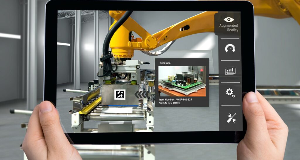 ¿Cómo la democratización de la tecnología añade un elemento crucial a la innovación empresarial?