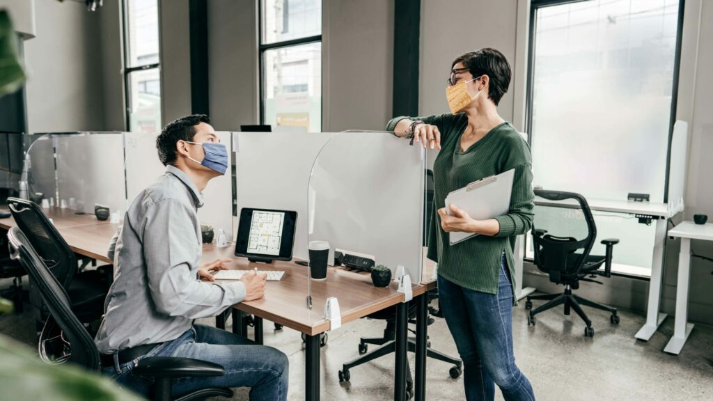 Más de la mitad de los trabajadores del Reino Unido se plantearían dejar de trabajar si se eliminara el trabajo híbrido