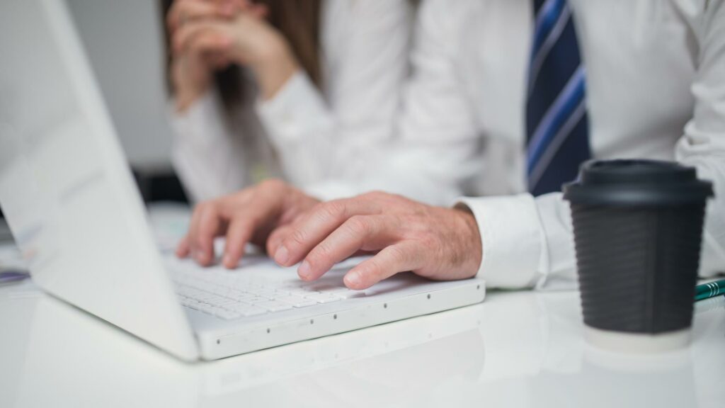 ¿Cómo automatizar procesos entre Teams y SharePoint?