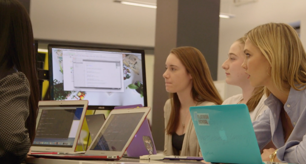 Aumenta el número de mujeres tituladas en informática, la mayor tasa de crecimiento de todas las especialidades